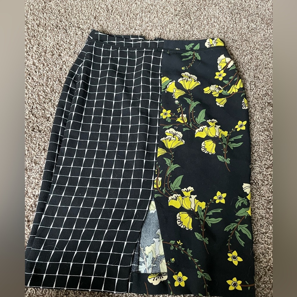 Multicolor size 2 professional skirt , never worn